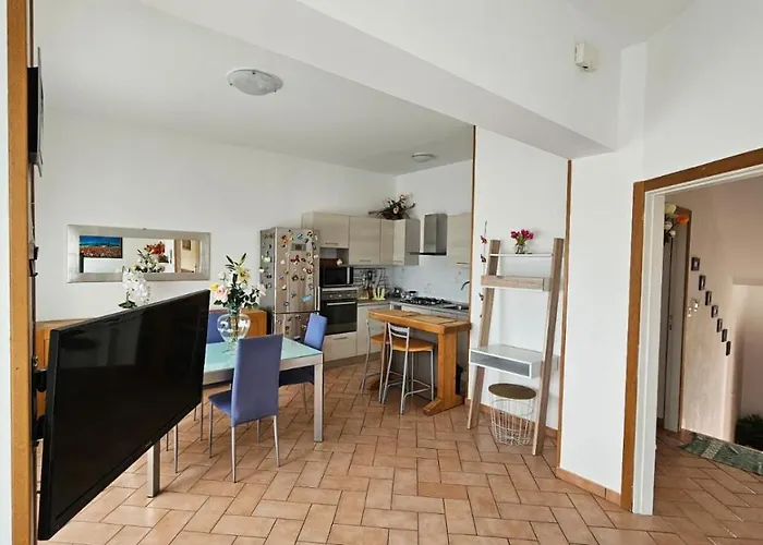 Delizioso Collinare Apartamento Limigiano